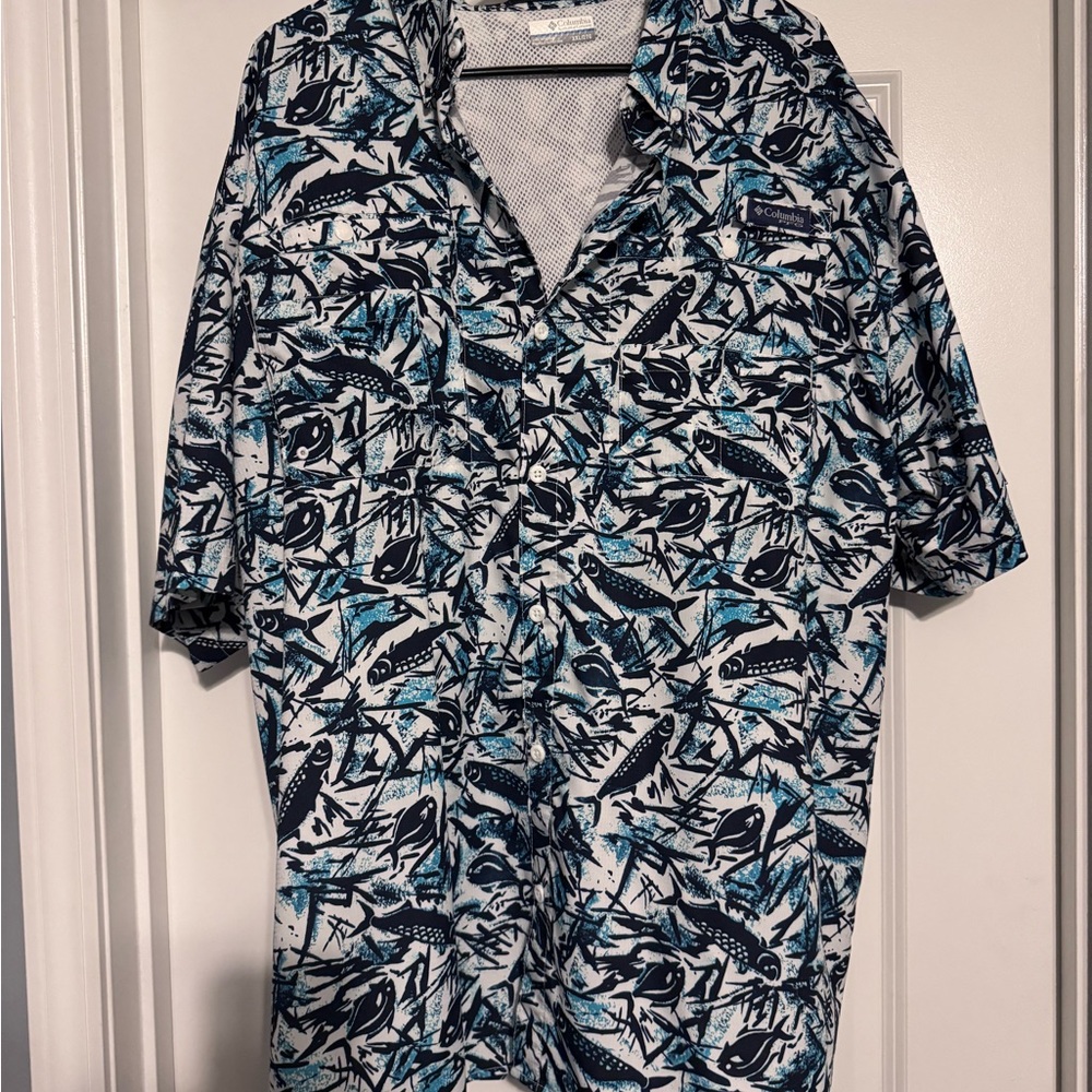 Columbia Men's Black and Blue Fish Pattern Shirt